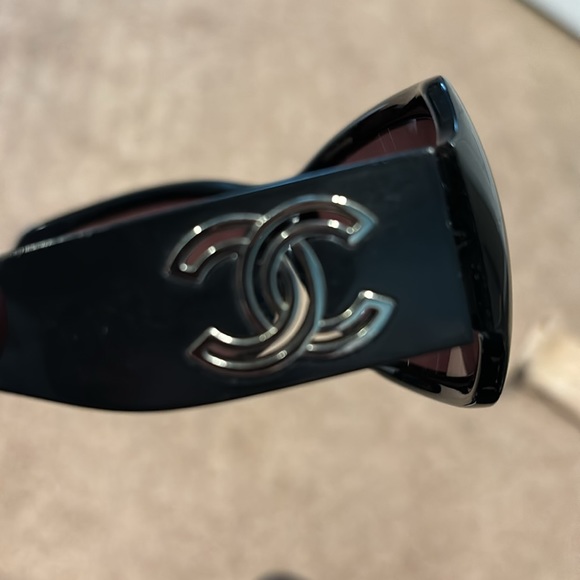 Vintage CHANEL sunnies - Picture 4 of 9